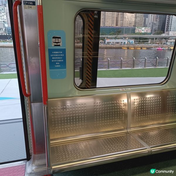 「烏蠅頭」火車停泊「海濱站」