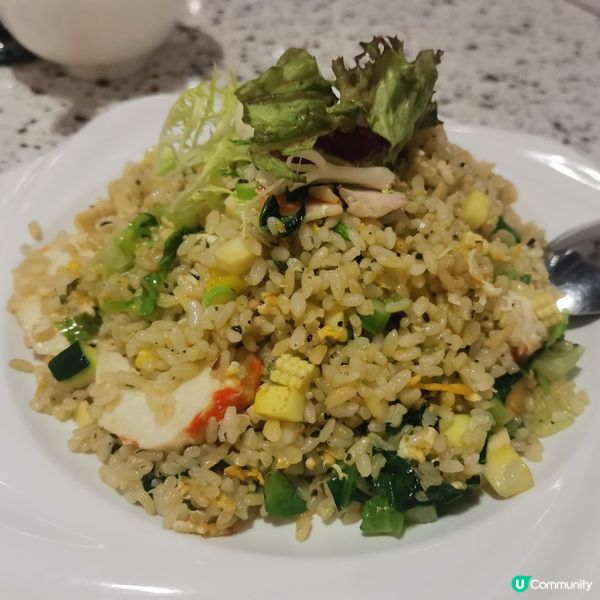 晚餐同老公來到尖沙咀金馬倫道的一間新式素菜店，享用一餐健康美...