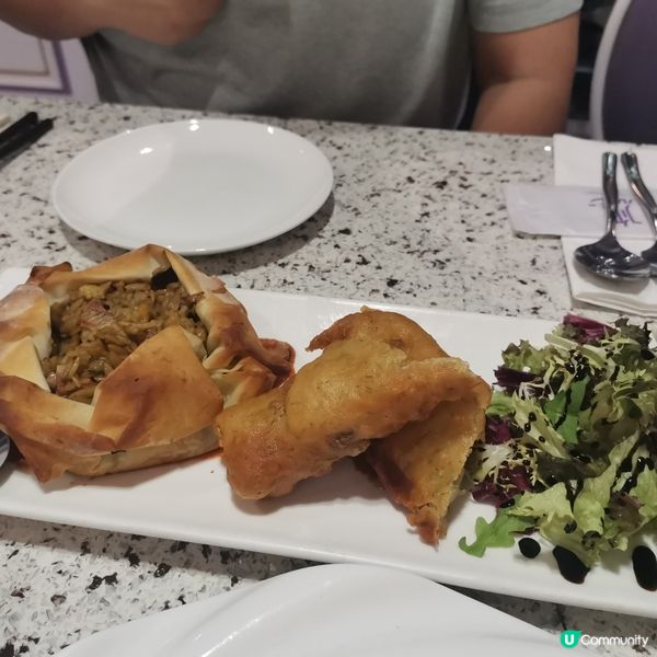 晚餐同老公來到尖沙咀金馬倫道的一間新式素菜店，享用一餐健康美...