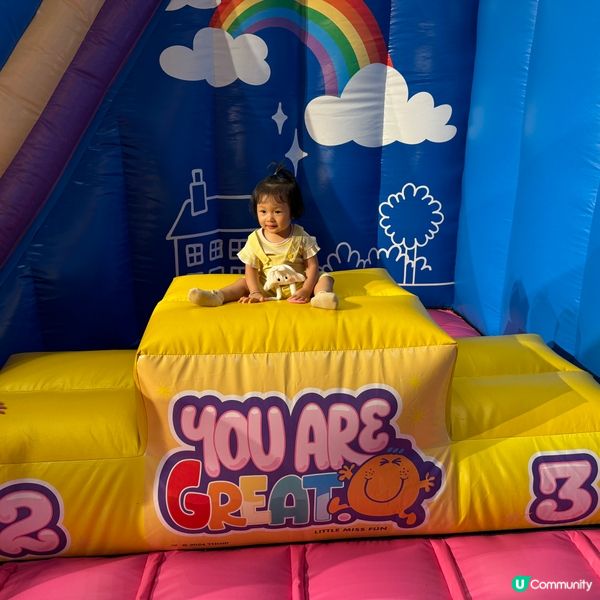 暑假小朋友放電好去處-荷里活廣場8千尺巨型充氣彈床 