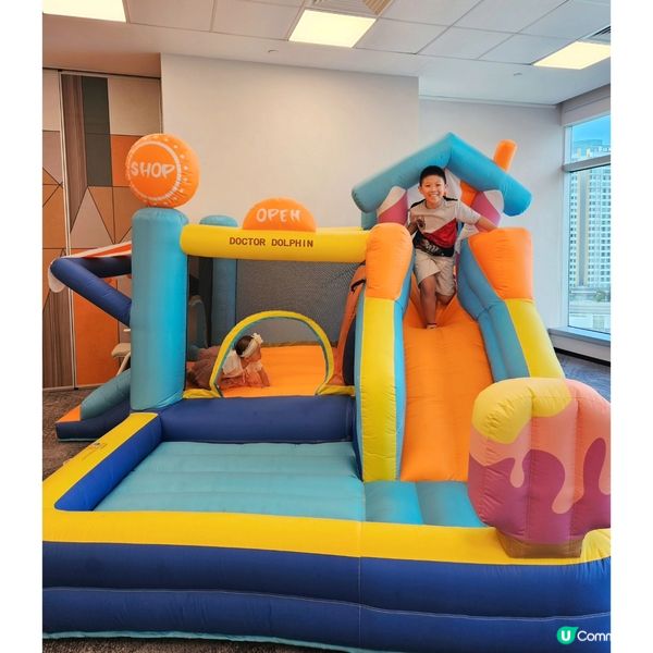 Partyroom and playhouse 