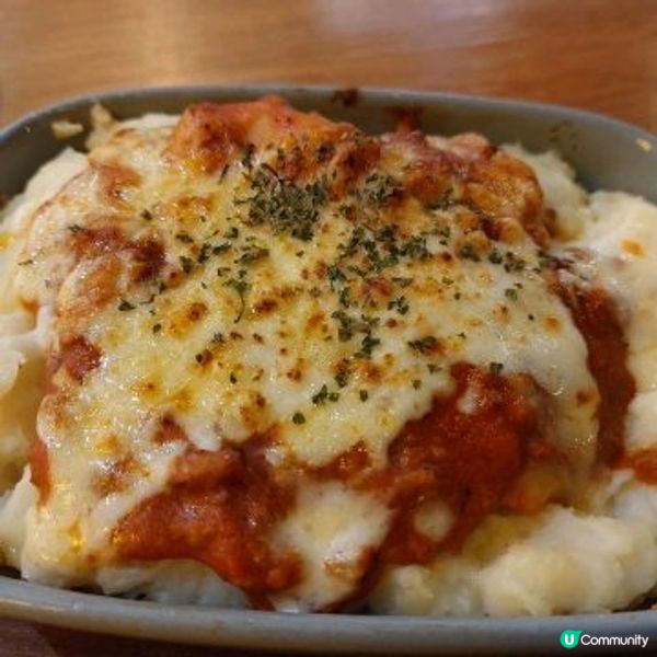 烤大啡菇野菌芝士意大利飯嘅大啡菇以烤焗形式，保持肉質豐厚多汁...