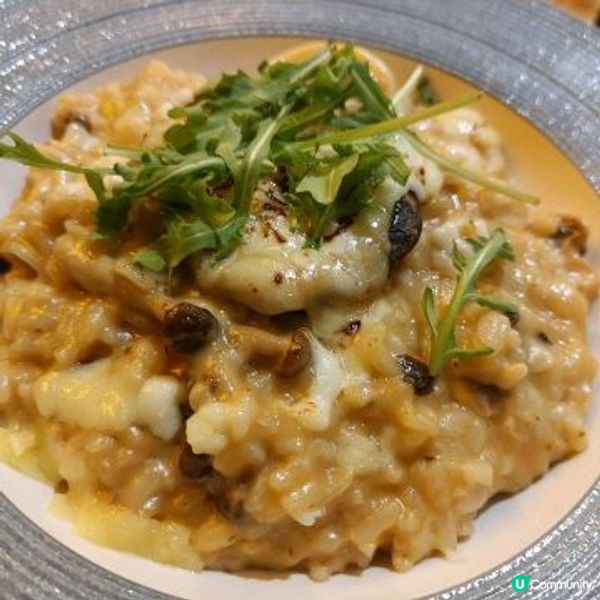 烤大啡菇野菌芝士意大利飯嘅大啡菇以烤焗形式，保持肉質豐厚多汁...