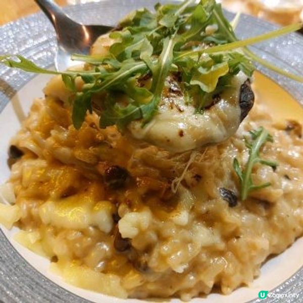 烤大啡菇野菌芝士意大利飯嘅大啡菇以烤焗形式，保持肉質豐厚多汁...