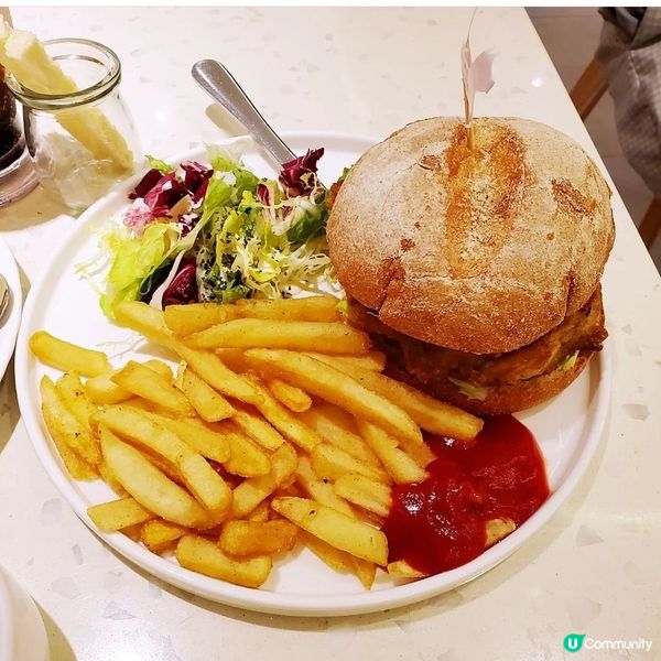 人氣貓Cafe 🐱☕️
URBAN. Cafe荔枝角700