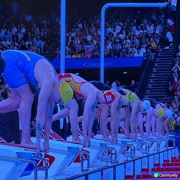 見証港隊又攞牌零食