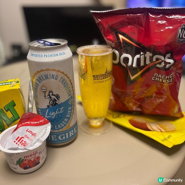 見証港隊又攞牌零食