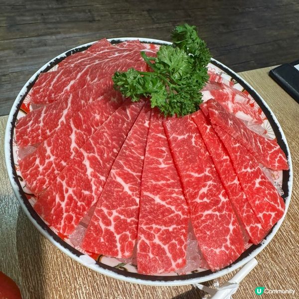 淥鼎記養生火鍋夠晒大滿足,先黎一個前菜小食再有酸菜魚同埋刺身...