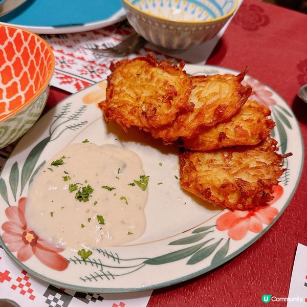 東歐餐廳是一間出色的傳統烏克蘭菜式餐廳，當日?餐廳內有很多人...