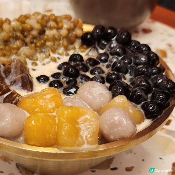 💥華麗木系設計，伴著維港享受美食，情侶閨蜜打卡必選餐廳🤩