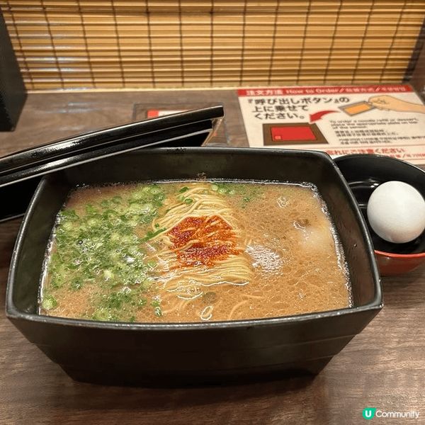 日本福岡美食，當地一蘭拉麵特式方形碗；傳統壽喜燒，由日本服務...