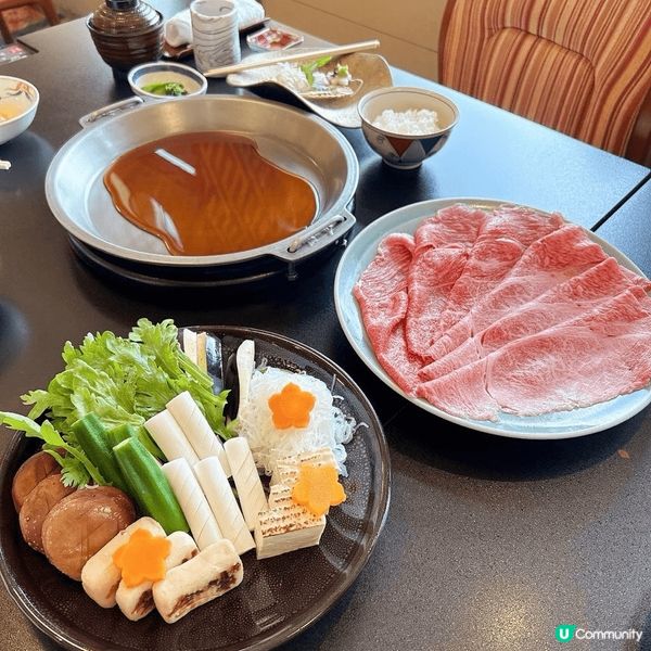 日本福岡美食，當地一蘭拉麵特式方形碗；傳統壽喜燒，由日本服務...