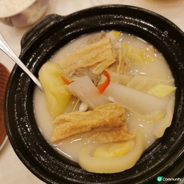 相對地冇咁熱氣嘅就係雜菜湯煲
