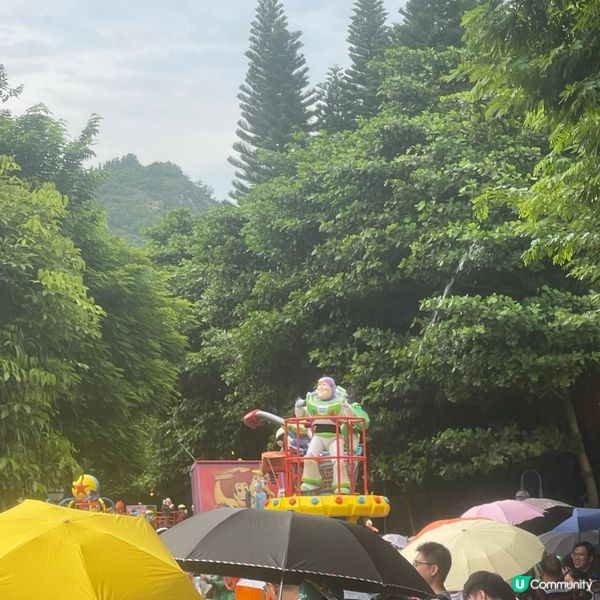 夏日迪士尼💦玩到濕晒！