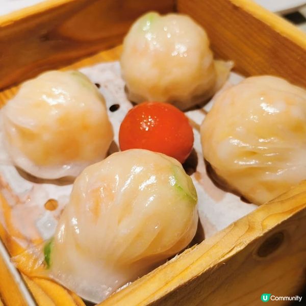 四隻蝦餃換一粒蕃茄仔?當然唔係啦呢四粒非常飽滿嘅蝦餃真係好好...