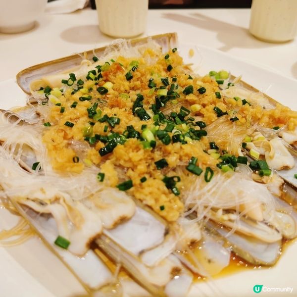 勁多蒜蓉嘅象拔蚌勁多蒜蓉嘅象拔蚌梗係好食啦  仲要蒸得冇過火...