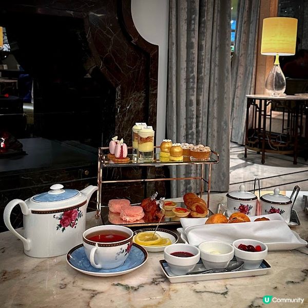 Stay Fabulous in Palm Court！