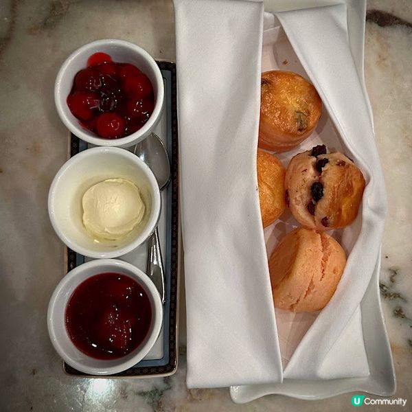 Stay Fabulous in Palm Court！