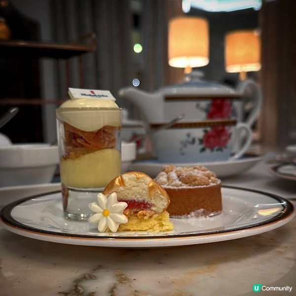 Stay Fabulous in Palm Court！