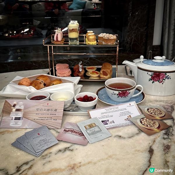 Stay Fabulous in Palm Court！