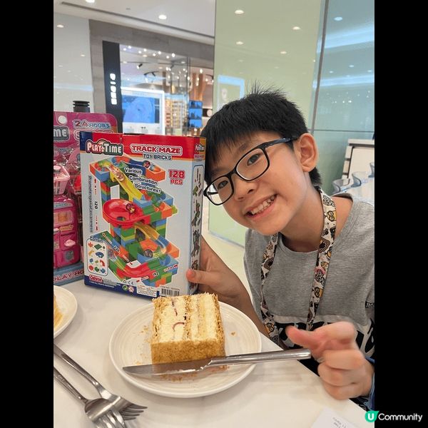 暑假都要同仔仔四圍high tea，去?尖沙咀海港城Lady...
