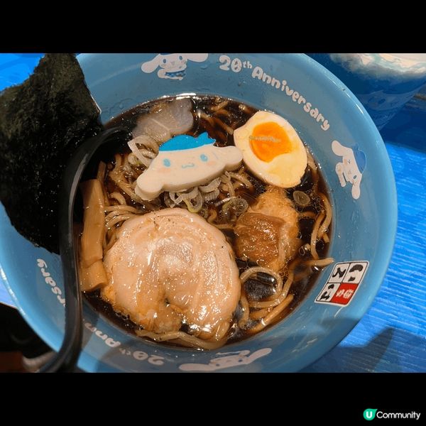 玉桂狗主題?拉麵店周圍都有好多玉桂狗元素，當然連拉麵都係玉桂...