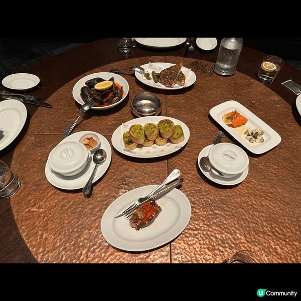 到高級食肆享受一餐美食，多款選擇，美味可口，有牛扒、甜品