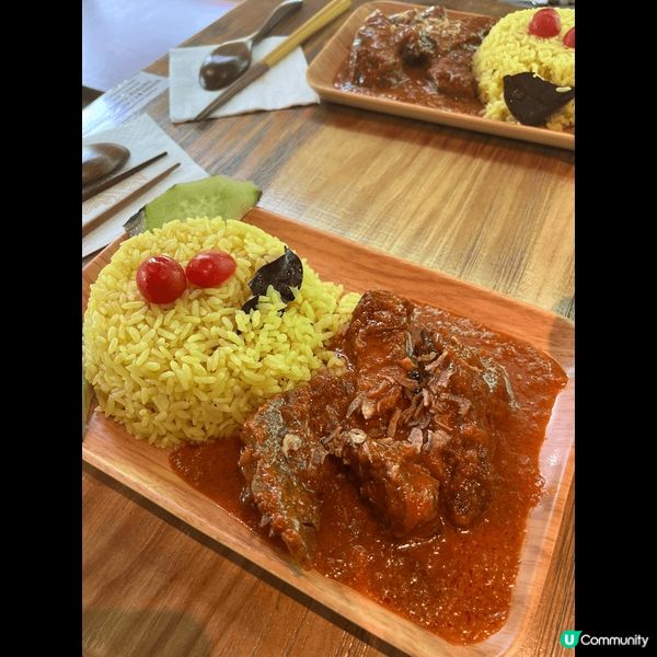 位於尖沙咀的峇里堂，出名峇里美食，今次點選了牛肉，升級至黃薑...