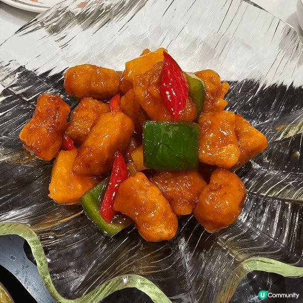 稻香酒樓吃晚飯，咕嚕肉夠酸夠甜夠脆，楊州炒飯香口兼飯粒粒粒分...