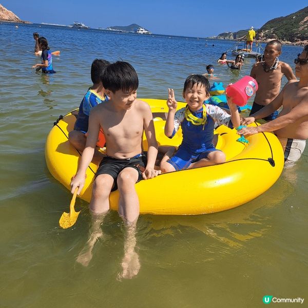 地點是香港石澳，附近有借水泡, 浮床及各種玩水用品十分方便，...
