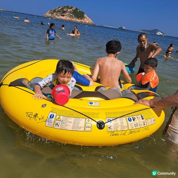 地點是香港石澳，附近有借水泡, 浮床及各種玩水用品十分方便，...