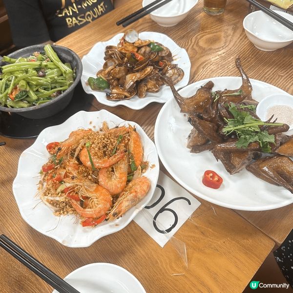 好友相伴美食遊，地道冬菇亭小炒，文青打卡店，火辣辣烤魚。