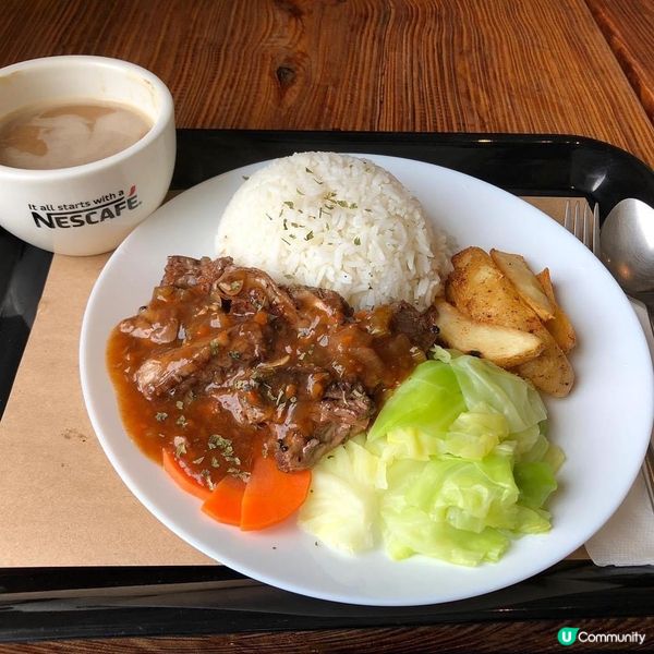 呢個咖喱牛腩飯賣相一流,味道都相當不俗如果牛腩嘅份量再多番少...