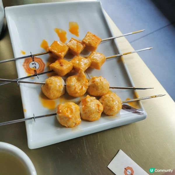 辣肉串串辣肉串串有唔同嘅魚唔同嘅肉一串串咁好似串燒咁  方便...