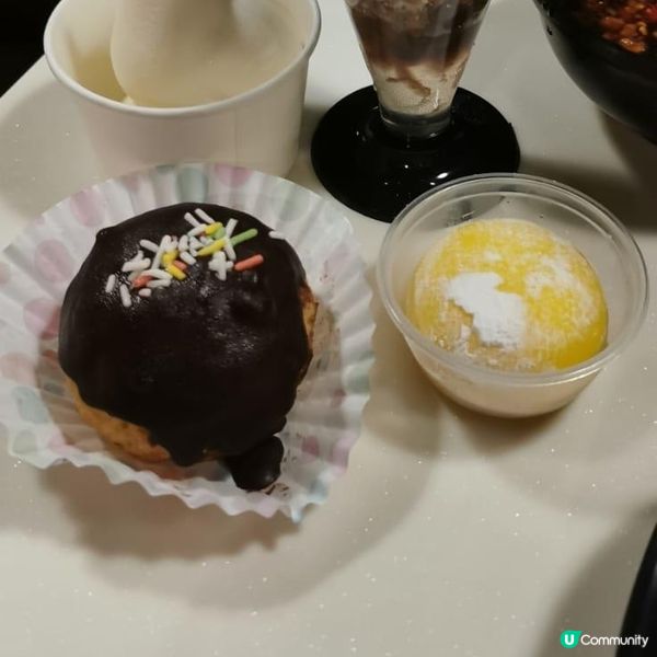 如果大家想用甜品嚟影相打卡嘅話揀啲細件啲嘅咁就可以食多啲又影...