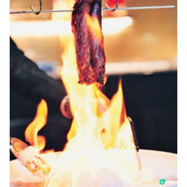 煨邊鬆化玫瑰露飄香席前即燒海 鹽黑豚叉燒