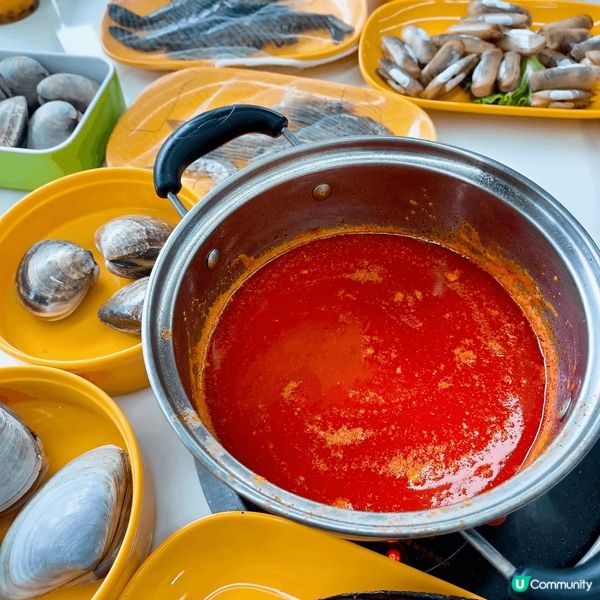 召集海鮮控?鄰近羅湖口岸有間平價海鮮火鍋店，坐地鐵一個站就到...