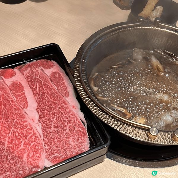 美食多不勝數，其中以日本國產高級A5和牛炮製的壽喜燒絕對是必...