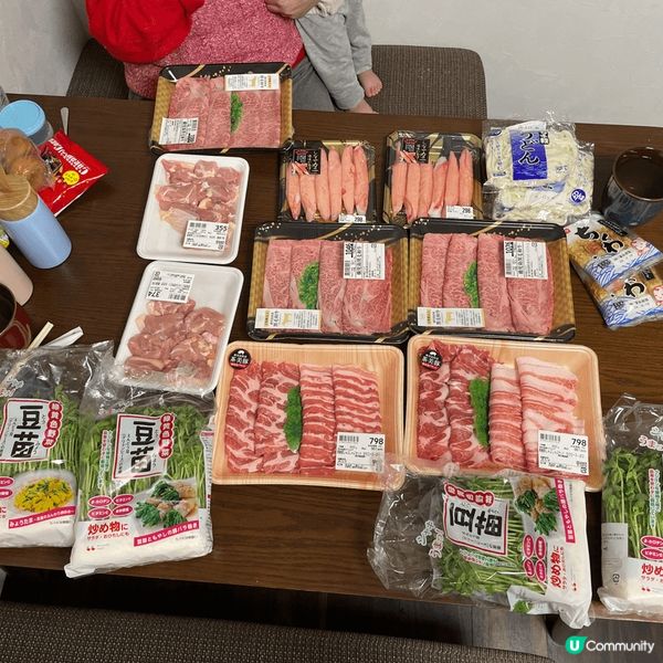 去到日本玩，當然要去日本?超市買一大堆牛肉打邊爐，以最底?價...