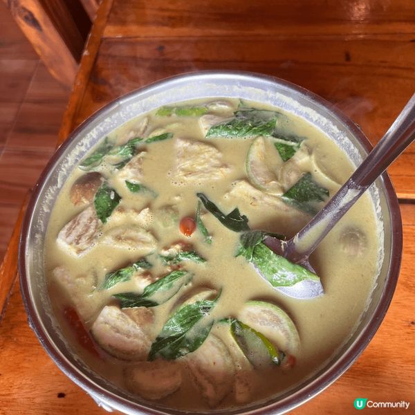 篤篤車司機介紹既正宗泰國餐廳，叫左青咖哩雞肉湯,辣辣地幾好飲...