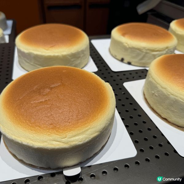 深圳芝士蛋糕店名牌Kumokumo，可以一路看?職員製作，然...