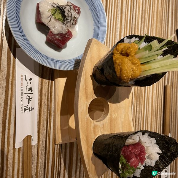 日本東京上引水產，海膽手卷和吞拿魚手卷，非常美味，值得一去。...