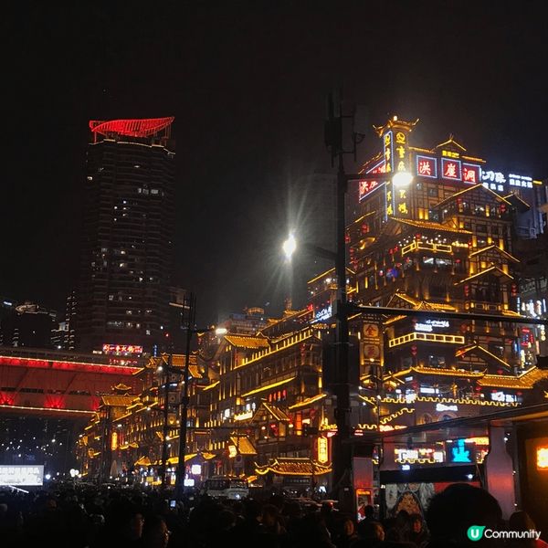 重慶遊，第一次到重慶，完全超出像。很繁華，晚上夜市人很多，美...