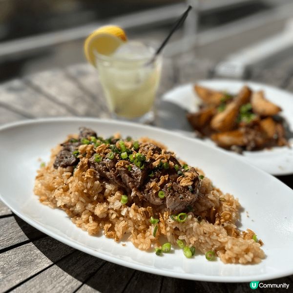 ?到鎌倉七里濱當然要去DoubleDoors食和牛炒飯，和牛...