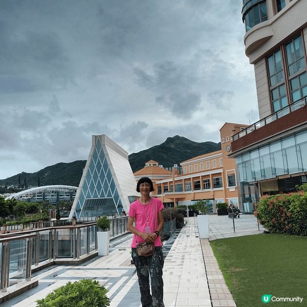 愉景灣風景超級美麗，打卡熱點，教堂很宏偉壯觀，海景怡情藍天碧...