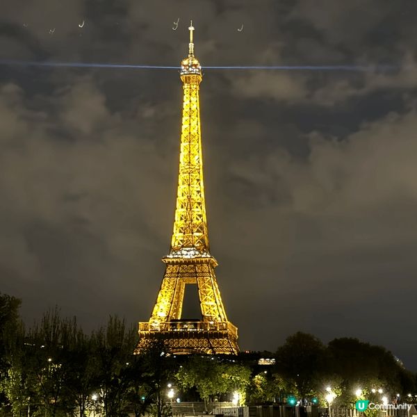 巴黎鐵塔是巴黎最著名的地標之一，人生一定要去一次，日景和夜景...
