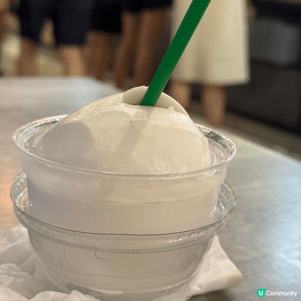 是首次來曼谷，但第一次食到完個已去皮椰青！真係好正呀！