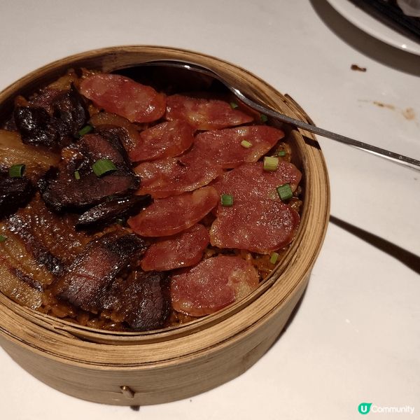 在深圳「外婆家」吃的荷香臘味飯，面層鋪滿臘肉及臘腸，在香港的...