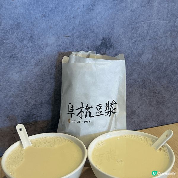 位於台北華山市場2樓的「阜杭豆漿」，自2018年榮獲米其林必...