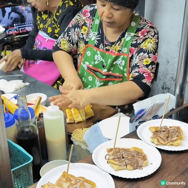 米芝連美食，於清邁很出名的老奶奶煎餅，排隊排了半小時終於上得...